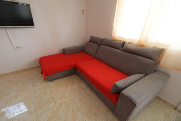 Knus appartement met balkon in Lopar, op 300 meter van het zandstrand - thumbnail 1