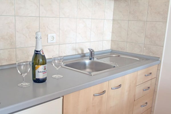 Beachfront Apartments Tamarix - Superior One Bedroom Apartment (Grand) 3 - thumbnail 4