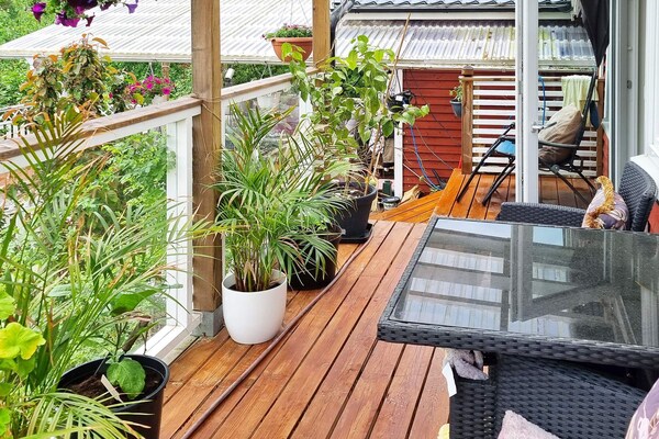 Vrijstaand vakantiehuis met zeezicht en weelderige tuin nabij Stockholm - thumbnail 4
