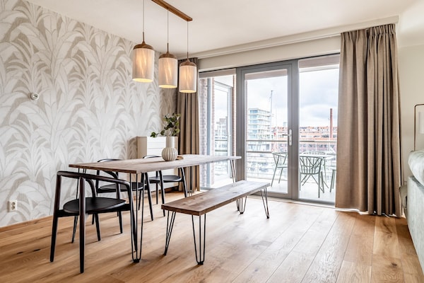 Elegant appartement met panoramisch zeezicht in Scheveningse haven - thumbnail 2