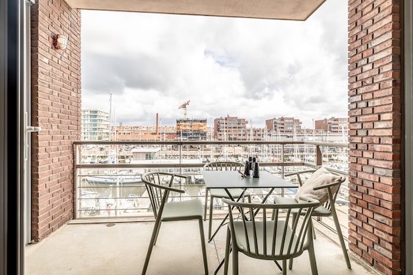 Elegant appartement met panoramisch zeezicht in Scheveningse haven - thumbnail 5