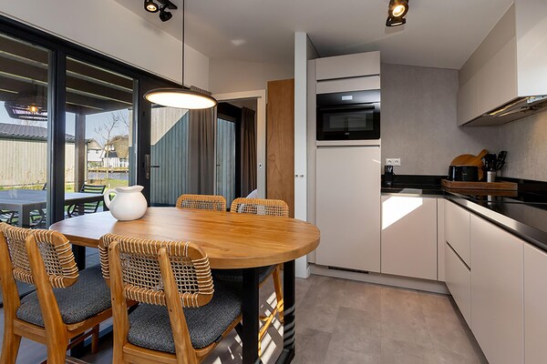 Luxe Docklodge aan het Tjeukemeer met privé aanlegsteiger - thumbnail 3