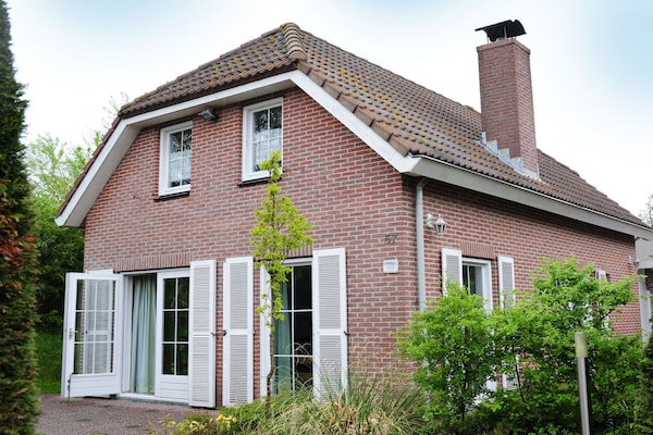 Comfortabel vakantiehuis in Ouddorp, 2 km van centrum en dicht bij zee - thumbnail 1