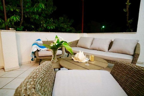 Ruim appartement met zeezicht en terras voor 7 personen in Seget Vranjica - thumbnail 2