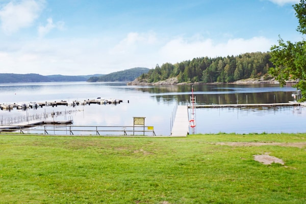 Zweeds vakantiehuis met panoramisch fjordzicht bij kindvriendelijk zandstrand - thumbnail 6