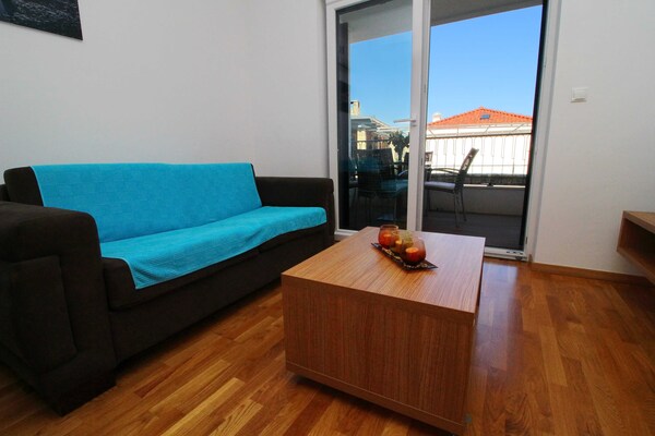 Knus appartement met terras en zwembad op 100m van zee in Drače - thumbnail 4