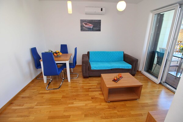Knus appartement met terras en zwembad op 100m van zee in Drače - thumbnail 3