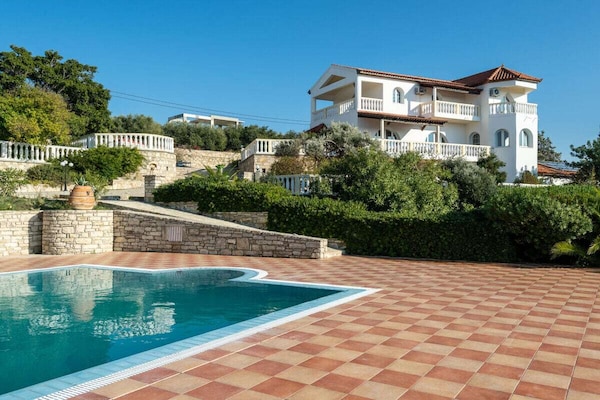 Ruime villa met zwembad in Pitsidia, Kreta – 8 personen, 300m² - thumbnail 2