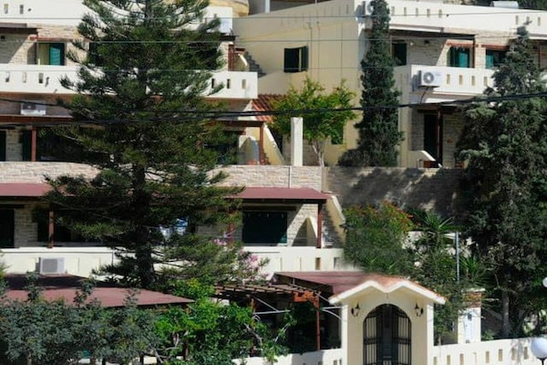 Knus vrijstaand vakantiehuis voor 2 personen in Matala, vlakbij het strand - thumbnail 2
