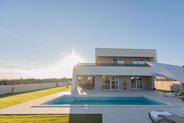 Ruime villa voor 8 personen met privézwembad nabij Vrsi, Dalmatië - thumbnail 2
