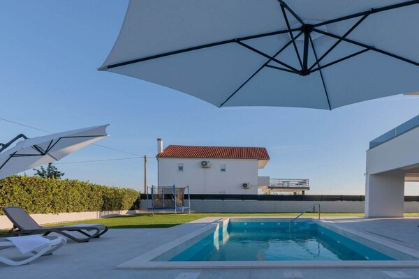 Ruime villa voor 8 personen met privézwembad nabij Vrsi, Dalmatië - thumbnail 4