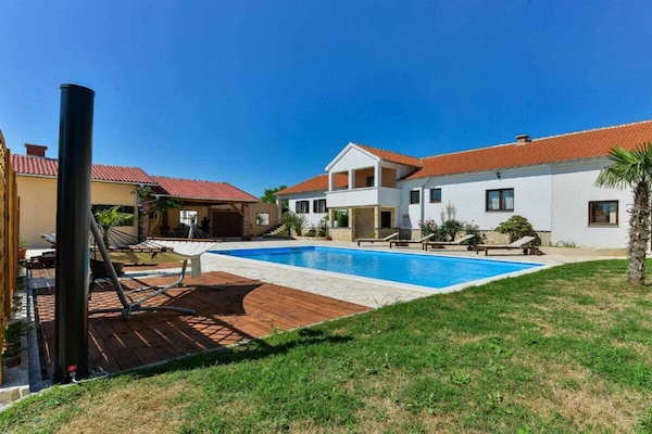 Villa Marinic: Ruim vakantiehuis met privézwembad nabij Zadar - thumbnail 5