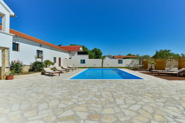 Villa Marinic: Ruim vakantiehuis met privézwembad nabij Zadar - thumbnail 3