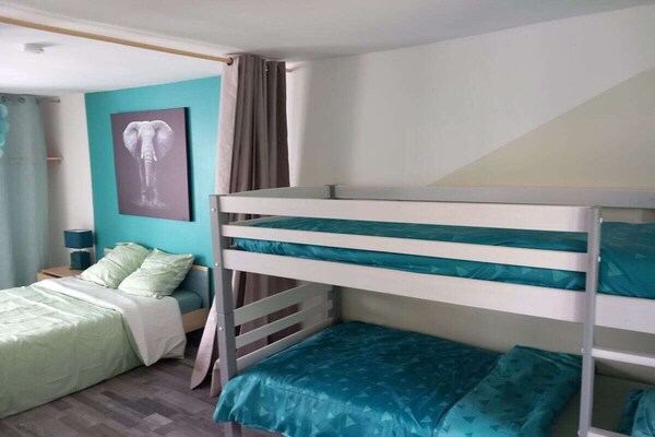 Ruim vakantiehuis voor 9 personen nabij Sainte-Cécile, met WiFi - thumbnail 4