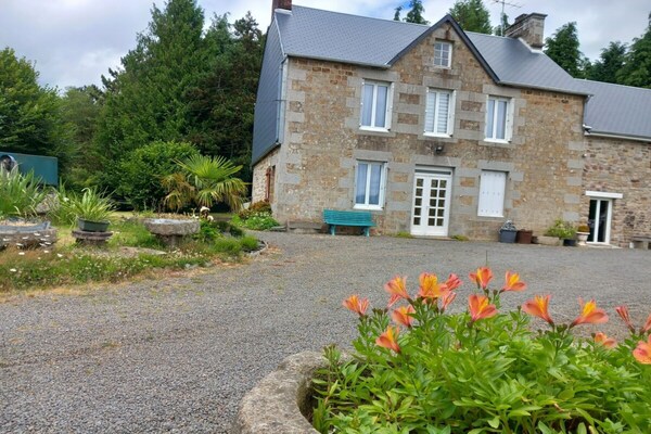 Ruim vakantiehuis voor 9 personen nabij Sainte-Cécile, met WiFi - thumbnail 1