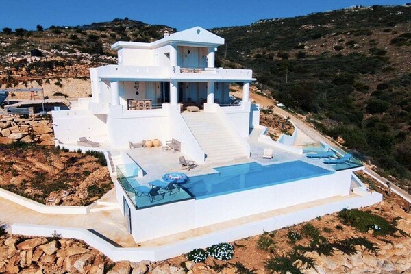 Ruime villa voor 8 in Koroni-Vasilitsi met uitzicht en tuin - thumbnail 1