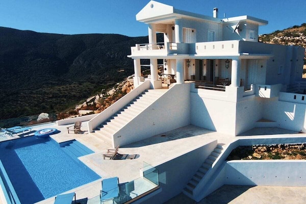 Ruime villa voor 8 in Koroni-Vasilitsi met uitzicht en tuin - thumbnail 3
