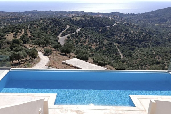 Ruime villa voor 8 in Koroni-Vasilitsi met uitzicht en tuin - thumbnail 6