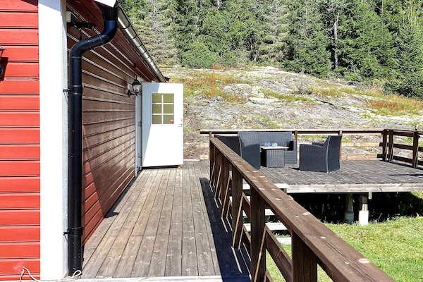 Klassiek rood vakantiehuis bij het meer in Dalsland, Zweden - thumbnail 4