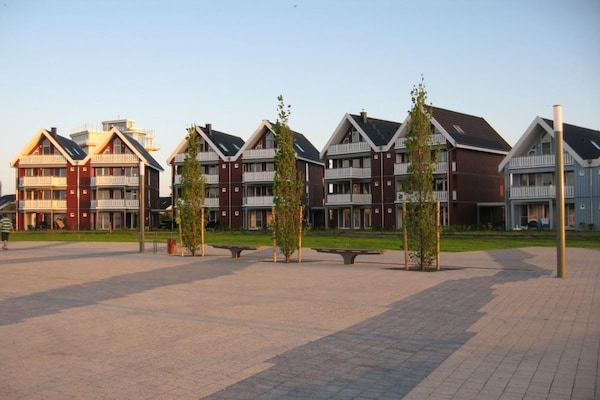 Op 400 m van het strand: ruim appartement in Rechlin aan de Müritz - thumbnail 1