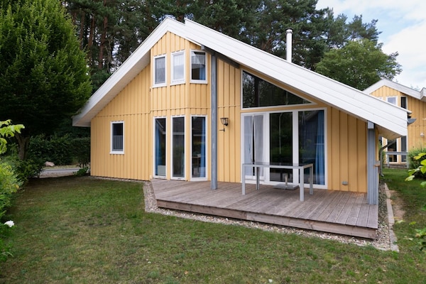 Vrijstaand vakantiehuis aan het Granzower Meer met tuin en hond - thumbnail 1