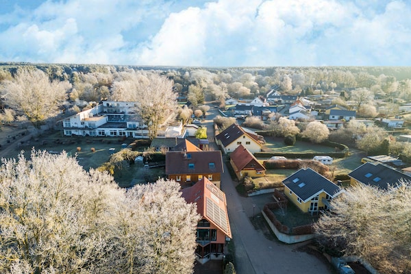 Romantisch appartement aan het Granzower Meer met terras en sauna - thumbnail 1