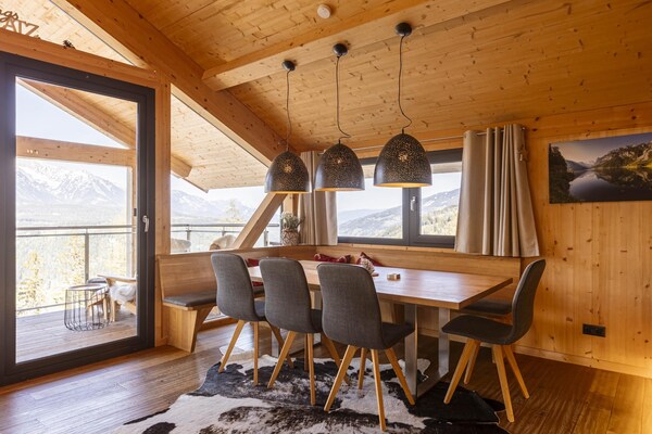 Ski-in/ski-out chalet voor 9 met sauna, bubbelbad en Dachstein uitzicht - thumbnail 3