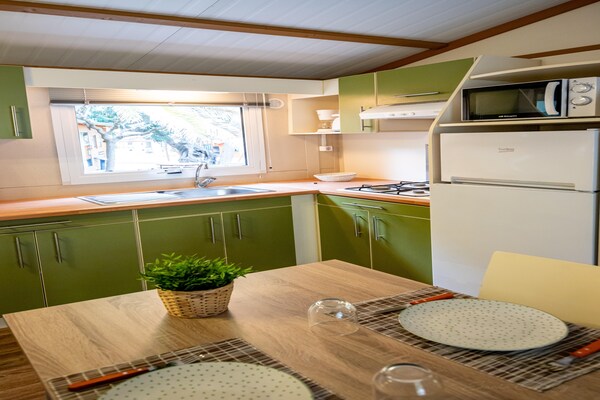 Houten chalet Baobab aan de Costa Dorada, vlakbij het strand - thumbnail 4