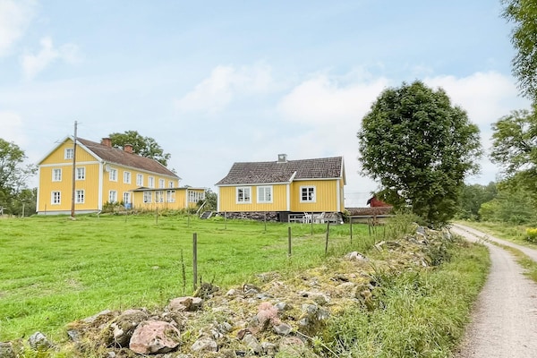 Zweeds vakantiehuis bij meer en golfbaan in Virserum - thumbnail 5