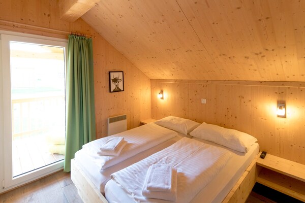 Chalet 15 aan de Kreischberg: 100m van de piste, met bubbelbad en boszicht - thumbnail 4