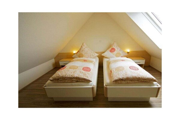 Sfeervol vakantiehuis met 2 slaapkamers, 600m van centrum Norddeich - thumbnail 3