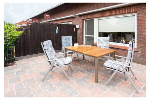 Modern vakantiehuis met terras in Norddeich, dichtbij strand en centrum - thumbnail 2
