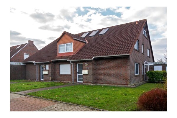 Licht appartement met balkon op loopafstand van strand Norddeich - thumbnail 2