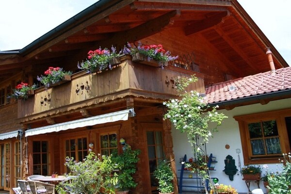Luxe 4-sterren vakantiehuis met privétuin en bergzicht in Garmisch - thumbnail 1
