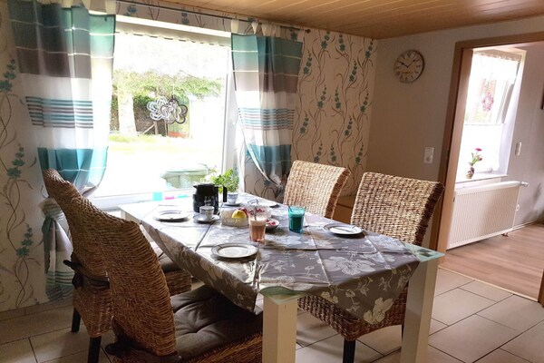 Comfortabel vakantiehuis met grote omheinde tuin in Großheide - thumbnail 4