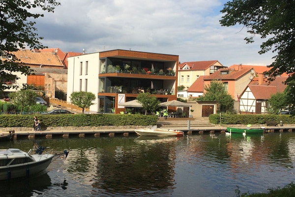 Luxe vakantiehuis met whirlpool en panoramisch uitzicht in Plau am See - thumbnail 1
