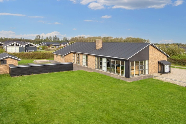Ruim vakantiehuis voor 14 personen met speelkamer bij Ringkøbing Fjord - thumbnail 1