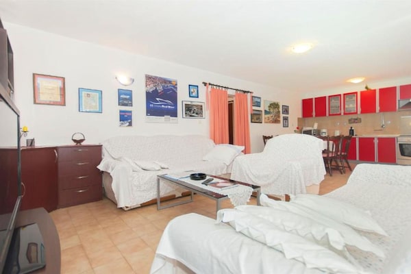Modern appartement met zeezicht in Rogoznica, 100m van het strand - thumbnail 1