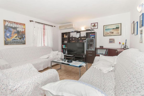 Modern appartement met zeezicht in Rogoznica, 100m van het strand - thumbnail 2
