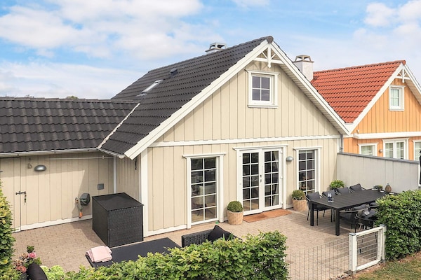 Op 300 m van zee: ruim vakantiehuis in Brenderup Fyn voor 8 personen · 103 m² - thumbnail 1
