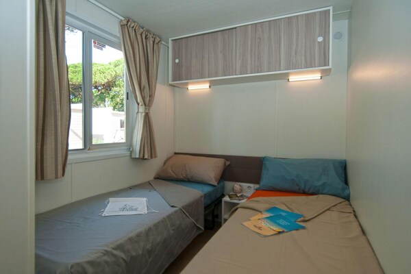 Ruime lodge vlakbij zee met zwembaden en privéstrand in Punta Marina Terme - thumbnail 5