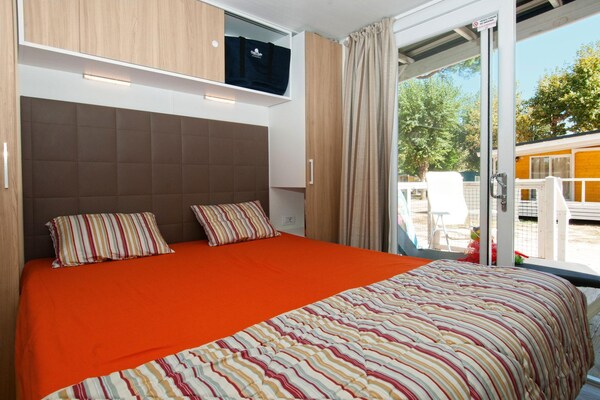 Ruime lodge vlakbij zee met zwembaden en privéstrand in Punta Marina Terme - thumbnail 6