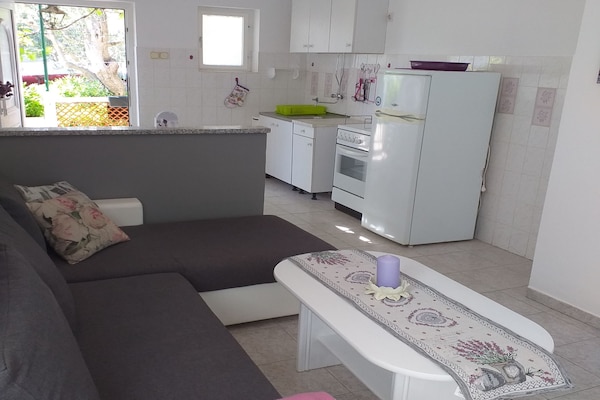 Aan zee: Rustgevend appartement voor 4 personen op Rab - thumbnail 2