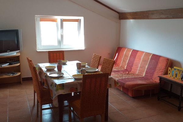 6-persoons appartement aan zee in Banjol op Rab - thumbnail 1