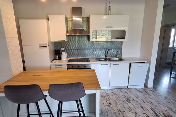 Op 700 m van het strand: luxe appartement Belisima Delux op Rab - thumbnail 6