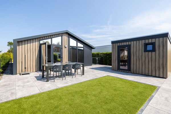 Luxe 6-persoons chalet aan vaarwater in Wervershoof met omheinde tuin - thumbnail 4