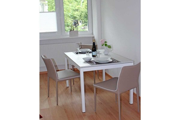 Modern appartement met overdekt terras nabij centrum Berlijn - thumbnail 6