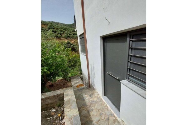 Nieuw appartement met zeezicht in Kitries, vlakbij Kalamata - thumbnail 1
