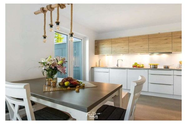 Licht appartement aan de Oostzee met sauna, terras en panoramisch uitzicht - thumbnail 6
