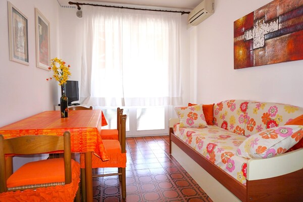 Licht appartement op 70m van zee met zwembad en tennisbaan in Caorle - thumbnail 2